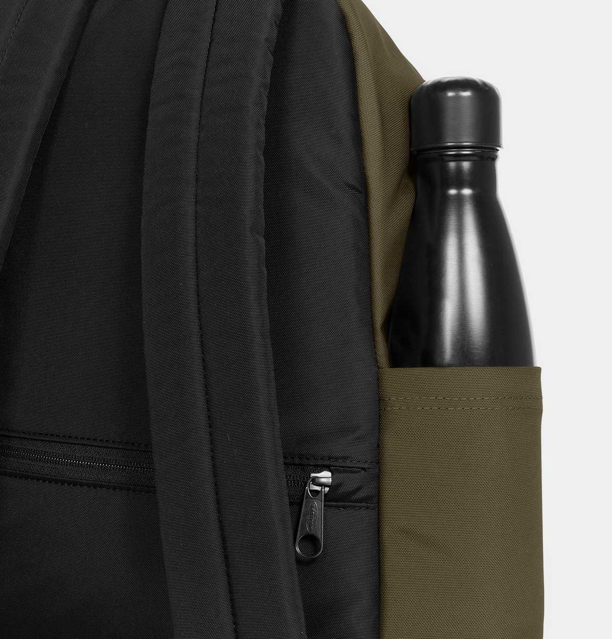 Eastpak Day Pak'r in Army Olive