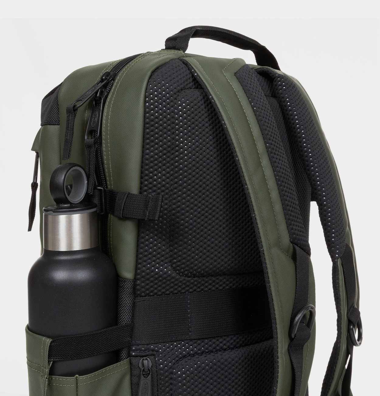 Eastpak Tecum M CNNCT in Khaki Green
