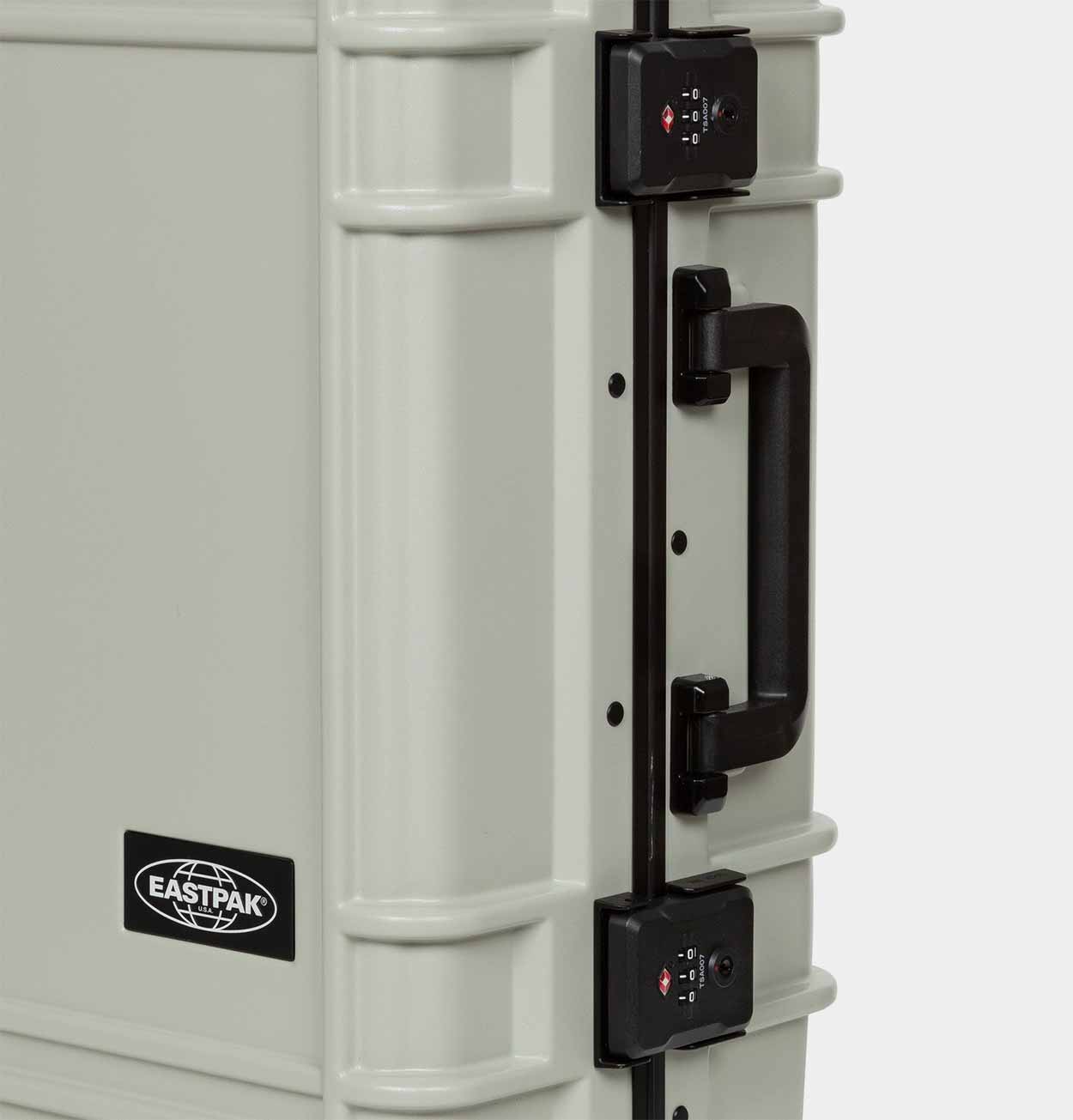 Eastpak Resist'r Case S in Sand