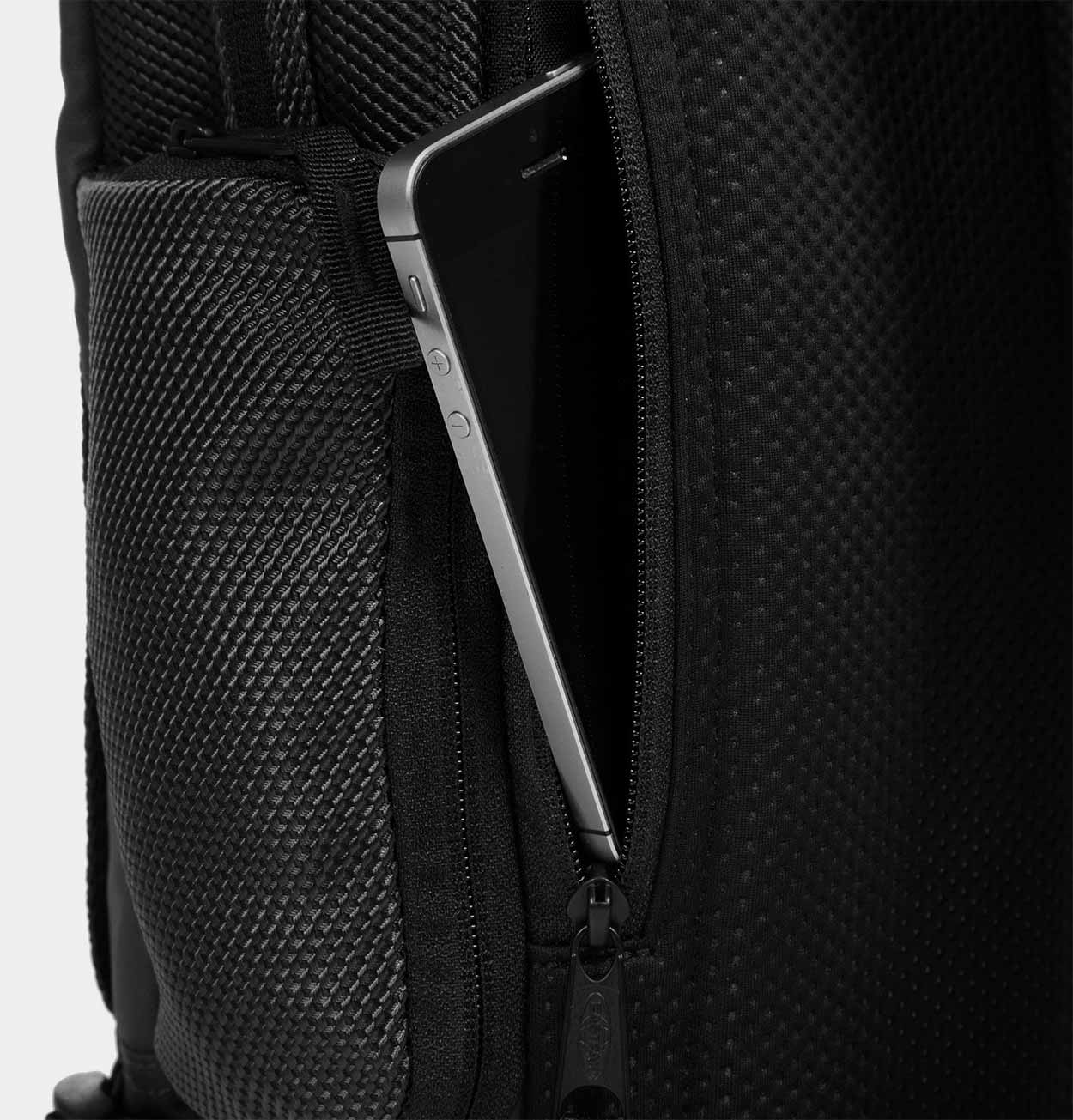 Eastpak Tecum M CNNCT in Black