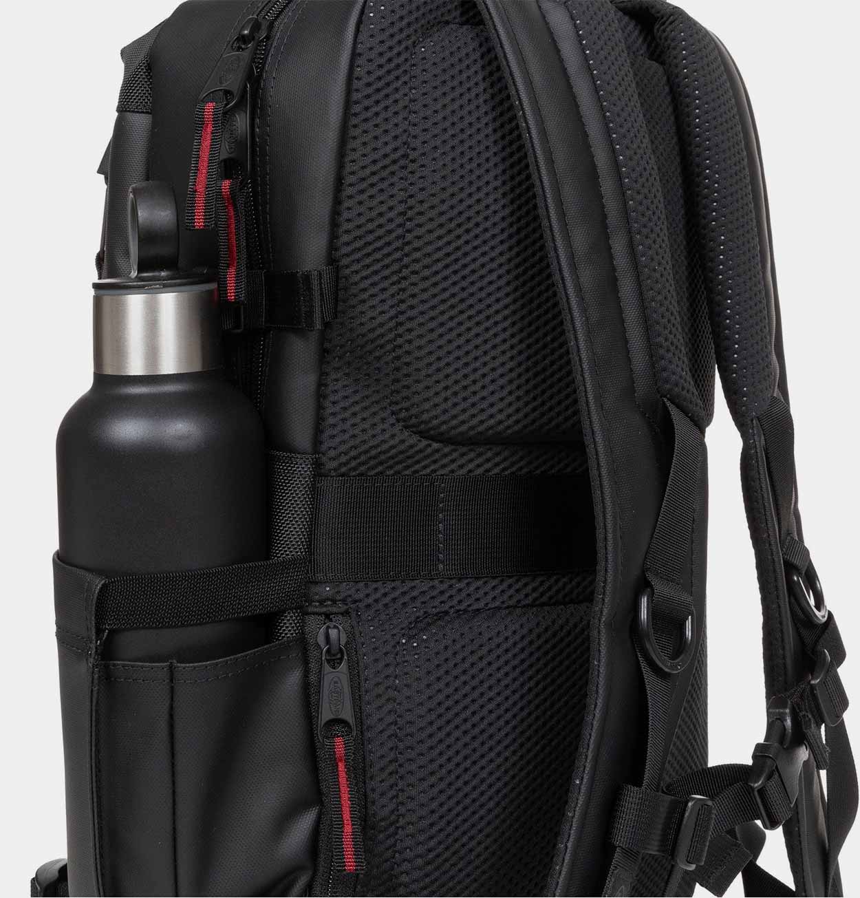 Eastpak Tecum M CNNCT in Top Black