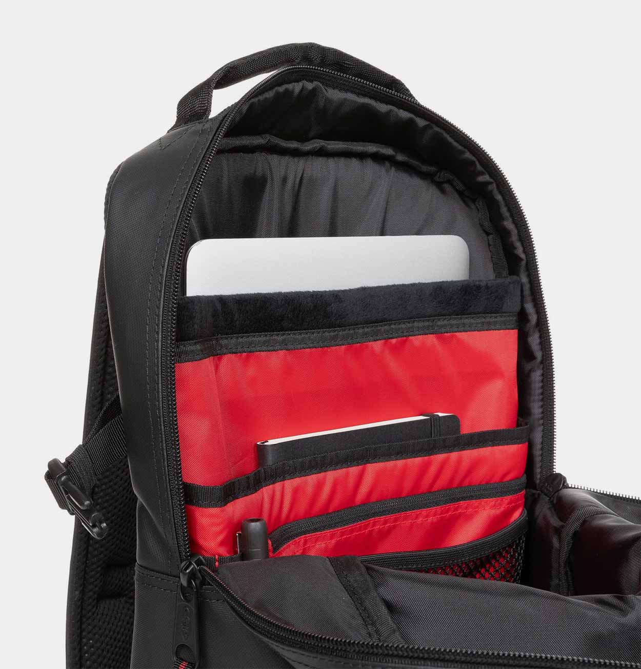 Eastpak Tecum M CNNCT in Top Black