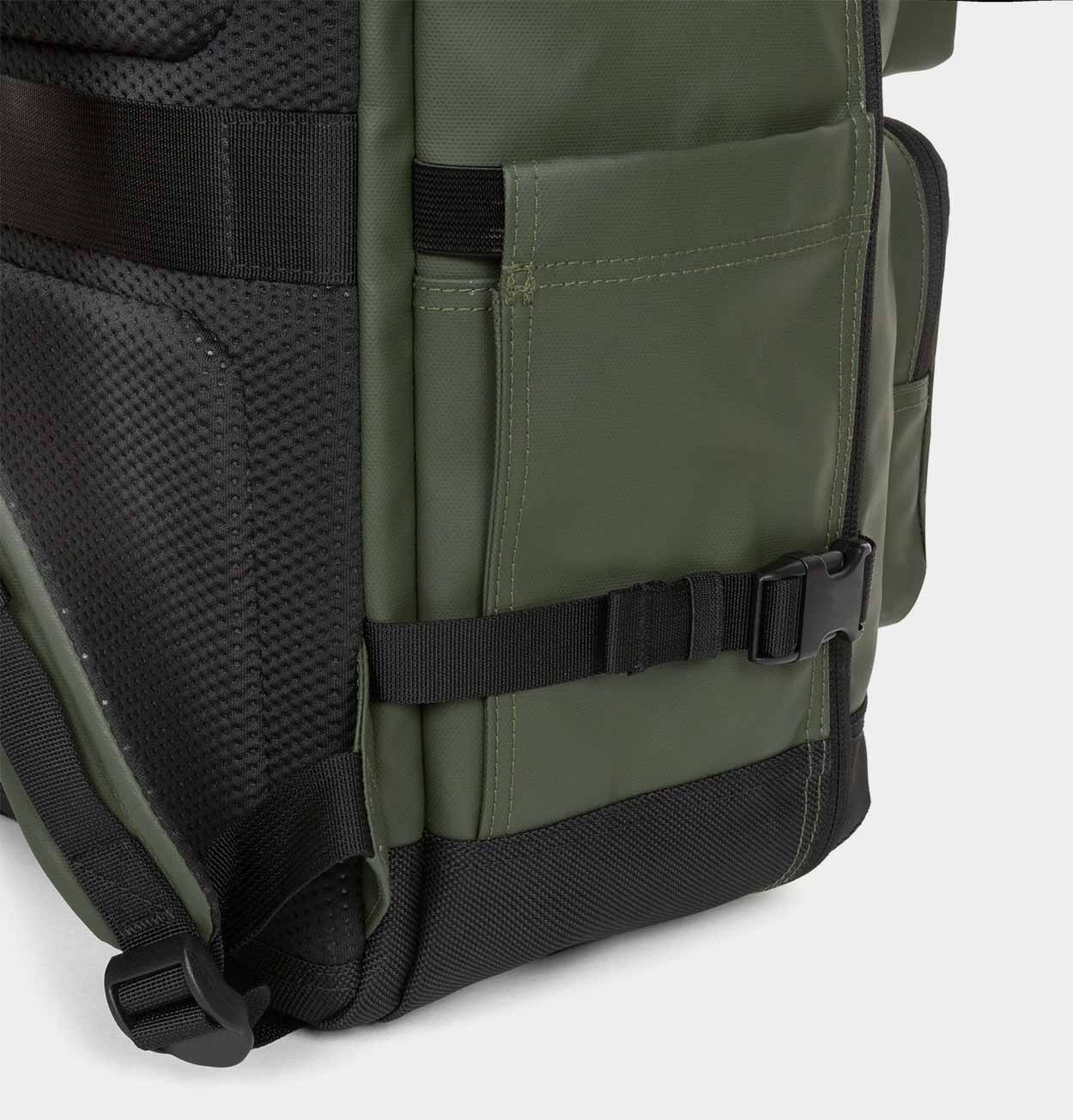 Eastpak Tecum Cabin in Top Khaki Green