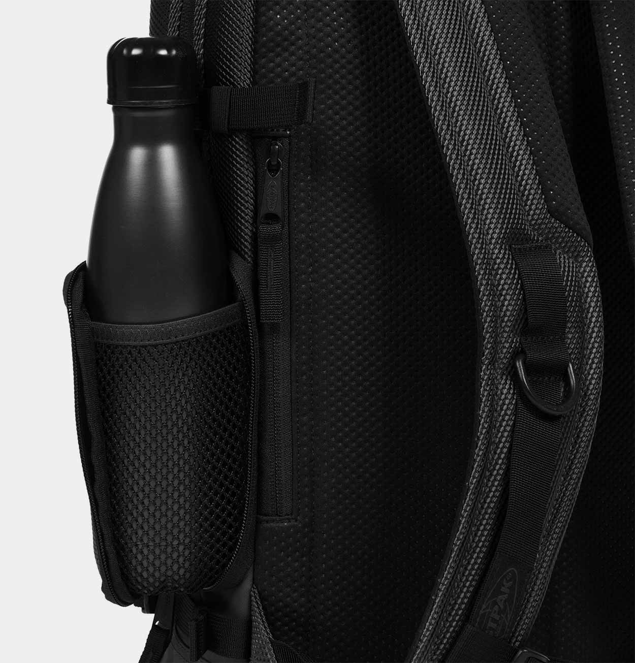 Eastpak Tecum M CNNCT in Black