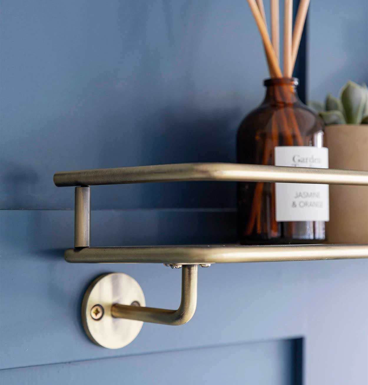 Garden Trading Antique Brass Shelf – Novello