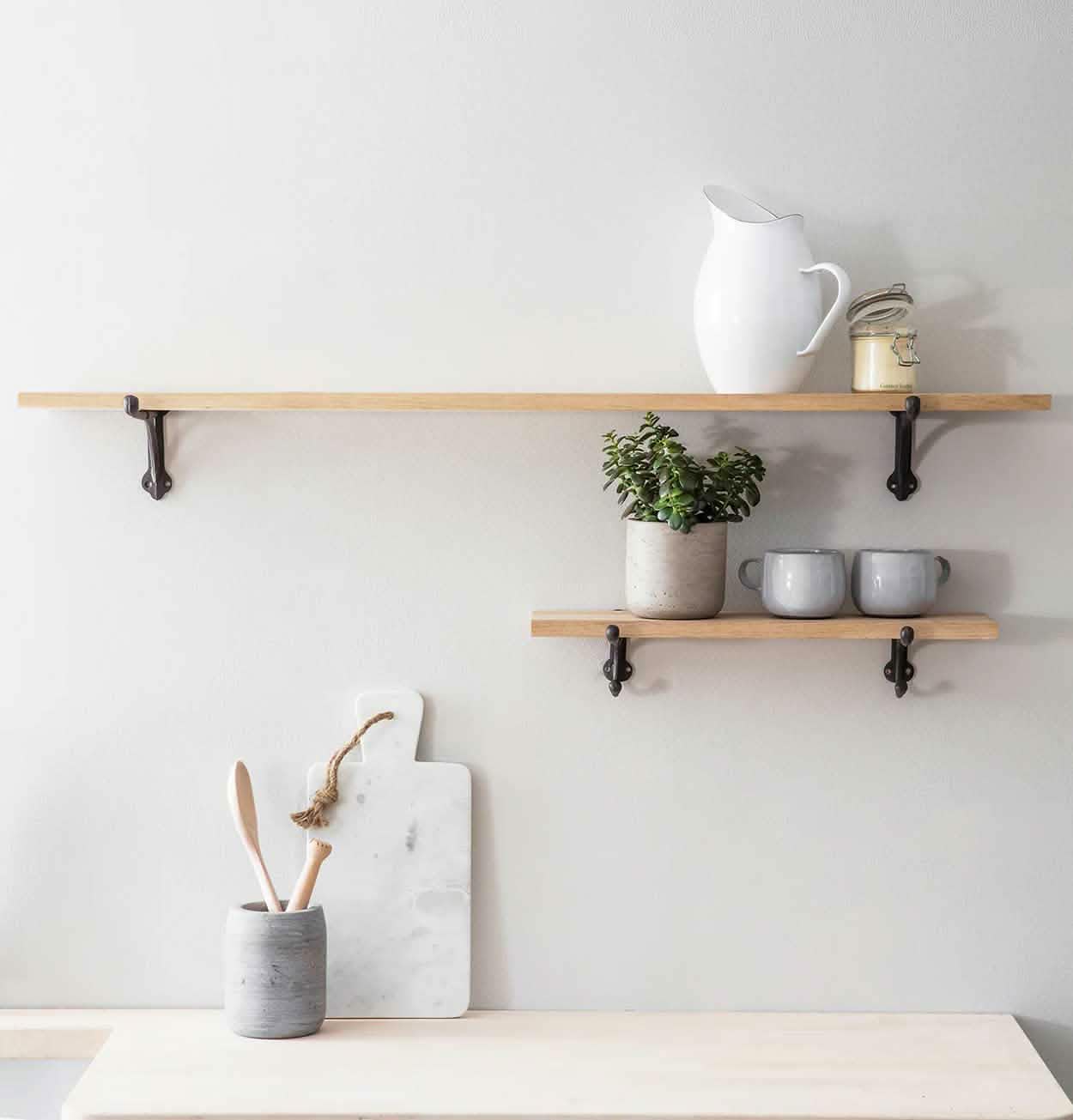 Garden Trading Classic Oak Shelf with Cast Iron Brackets – Large