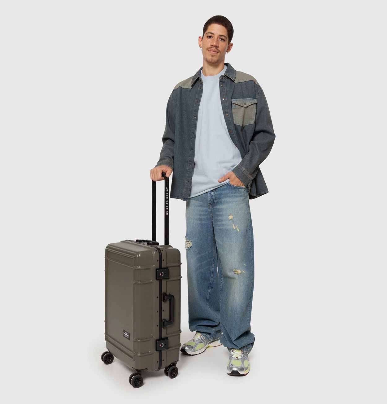 Eastpak Resist'r Case M in Army Olive