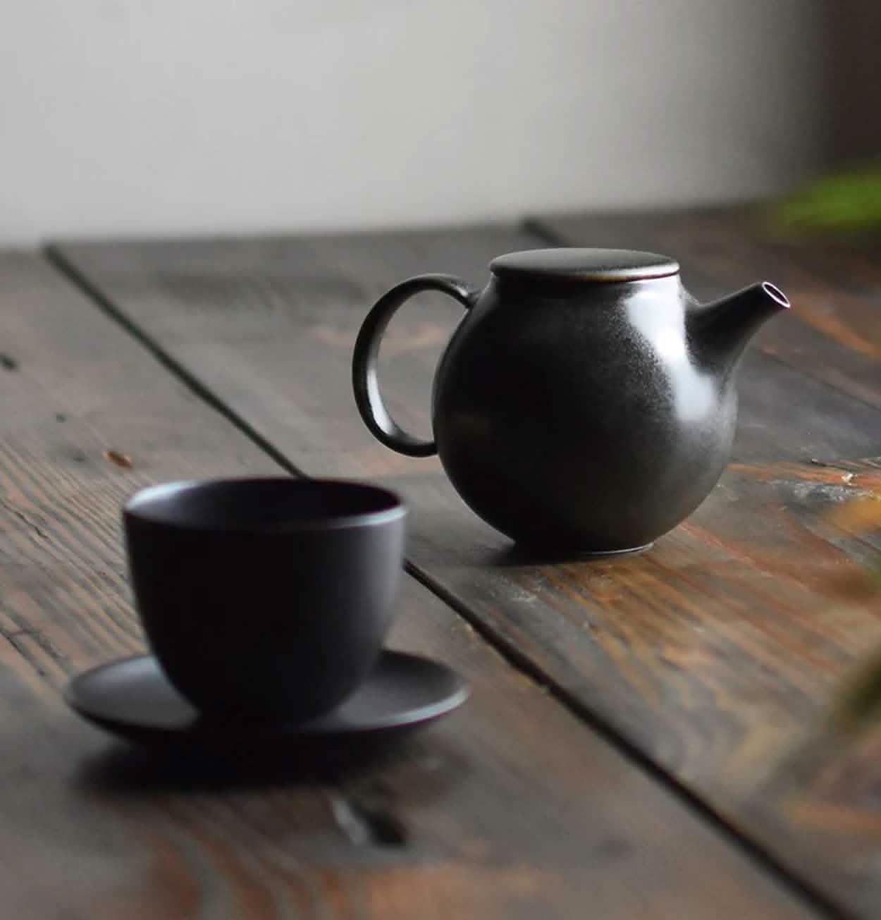 KINTO Pebble Cup & Saucer in Black